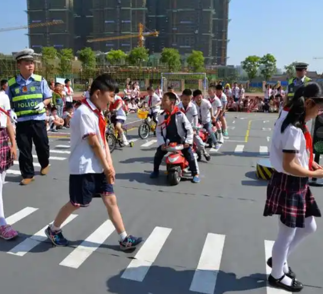 护学整治针对初中生所面对的常见交通问题安全宣教入学校 护学整治针对初中生所面对的常见交通问题安全宣教入学校